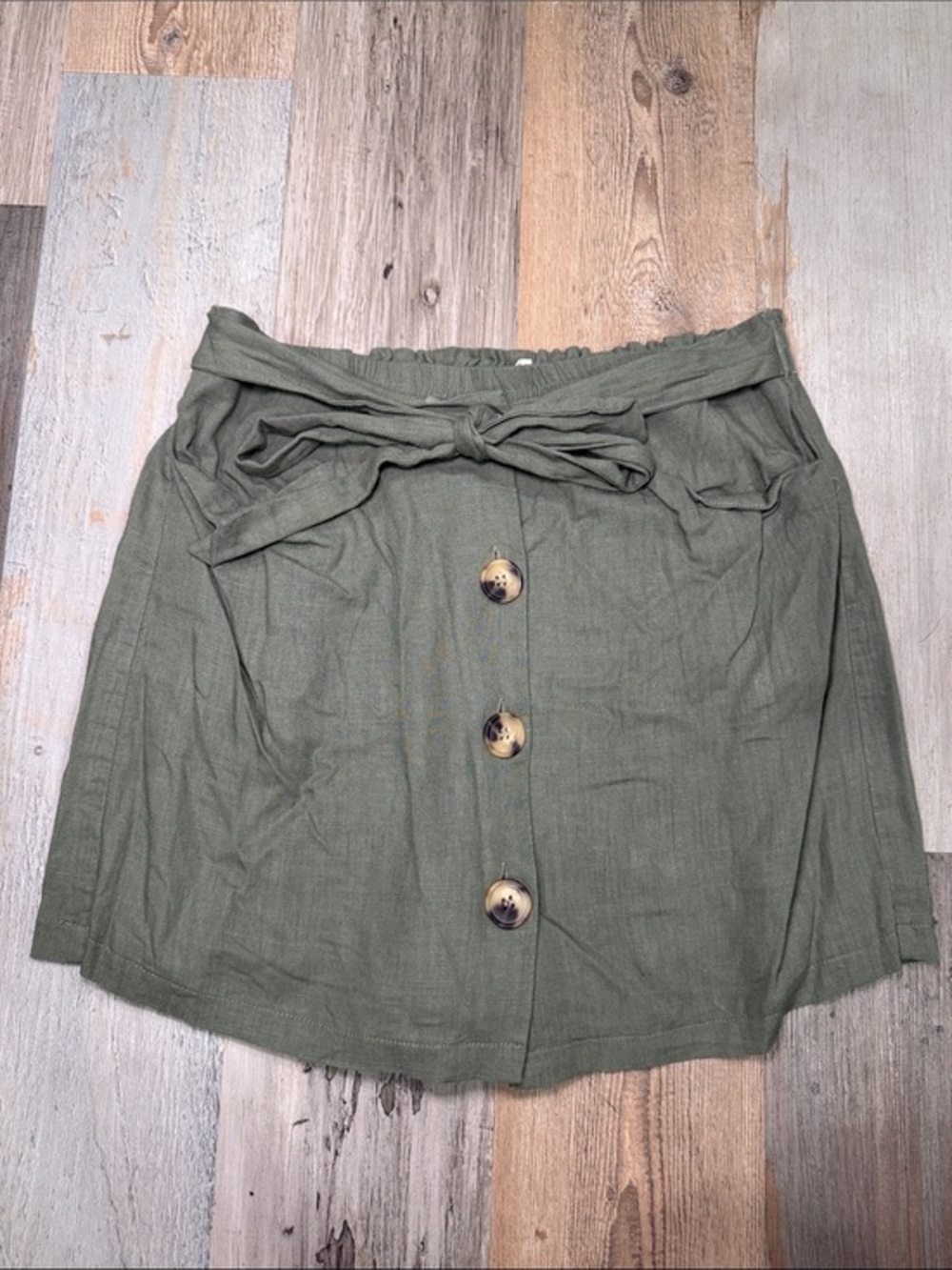 eesome Olive Tie-Waist Button-Front Mini Skort